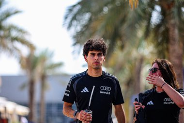 (5) Gabriel Bortoleto (BRA) - Audi Revolut F1 Team - Audi AR01 - Audi, Bahreyn 'deki Bahreyn Uluslararası Pisti' nde düzenlenen 2026 FIA Formula 1 Dünya Şampiyonası 'nın ilk sezon öncesi resmi test oturumunun ikinci gününde. Üç günlük test.