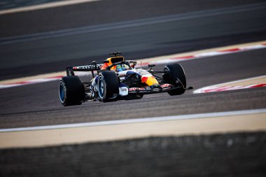 (41) Arvid Lindblad (GBR) - Visa Cash App Racing Bulls F1 Team - Racing Bulls VCARB03 - Red Bull Ford, Sakh 'da düzenlenen 2026 FIA Formula 1 Dünya Şampiyonası' nın ilk sezon öncesi resmi test oturumunda