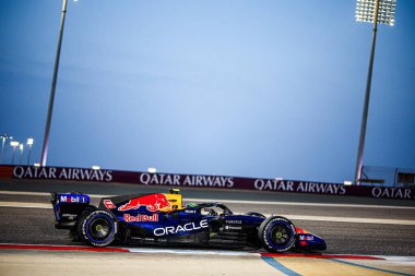 (6) Isack Hadjar (FRA) - Oracle Red Bull Racing - Red Bull RB22 - Red Bull Ford, Bahreyn, Bahreyn 'de düzenlenen 2026 FIA Formula 1 Dünya Şampiyonası' nın ilk sezon öncesi resmi test oturumunun ikinci gününde. Üç.