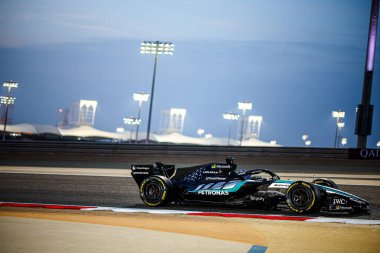 (63) - George Russell (GBR) - Mercedes-AMG PETRONAS F1 Takımı - Mercedes W17 - Mercedes E Performansı, Sakhir 'deki Bahreyn Uluslararası Pisti' nde düzenlenen 2026 FIA Formula 1 Dünya Şampiyonası 'nın ilk sezon öncesi ilk resmi test oturumunun ikinci gününde,