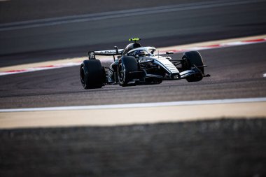 (77) Valtteri Bottas (FIN) - Cadillac Formula 1 Team - Cadillac - Ferrari, Bahreyn, Bahreyn 'de düzenlenen 2026 FIA Formula 1 Dünya Şampiyonası' nın ilk sezon öncesi ilk resmi test oturumunda. Üç gün sonra.