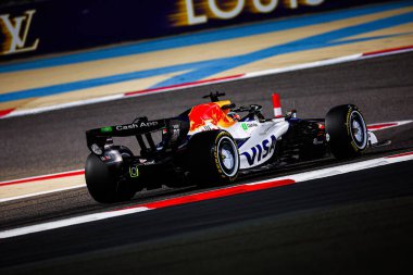 (41) Arvid Lindblad (GBR) - Visa Cash App Racing Bulls F1 Team - Racing Bulls VCARB03 - Red Bull Ford, Sakh 'da düzenlenen 2026 FIA Formula 1 Dünya Şampiyonası' nın ilk sezon öncesi resmi test oturumunda