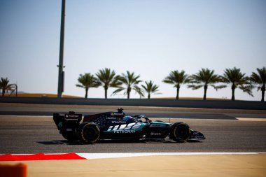 (63) George Russell (GBR) - Mercedes-AMG PETRONAS F1 Takımı - Mercedes W17 - Mercedes E Performansı, Sakhir 'deki Bahreyn Uluslararası Pisti' nde düzenlenen 2026 FIA Formula 1 Dünya Şampiyonası 'nın ilk sezon öncesi ilk resmi test oturumunun 3. gününde,
