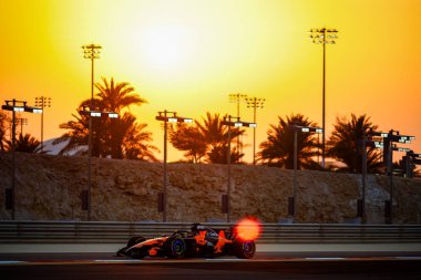 (81) Oscar Piastri (AUS) - McLaren Mastercard F1 Team - McLaren MCL40 - Mercedes, Bahreyn, Bahreyn 'deki Bahreyn Uluslararası Pisti' nde düzenlenen 2026 FIA Formula 1 Dünya Şampiyonası 'nın ilk sezon öncesi ilk resmi test oturumunda. Üç...