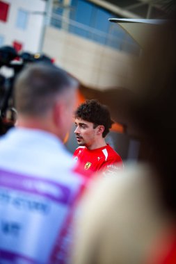 (16) Charles Leclerc (MON) - Scuderia Ferrari HP - Ferrari SF-26 - Ferrari, Bahreyn, Bahreyn 'de düzenlenen 2026 FIA Formula 1 Dünya Şampiyonası' nın ilk sezon öncesi resmi test oturumunun 3. gününde Ferrari. Üç gün.