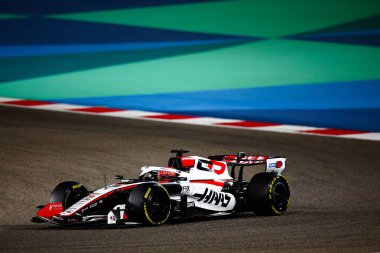 (31) Esteban Ocon (FRA) - TGR Haas F1 Team - Haas VF-26 - Ferrari, Bahreyn 'deki Bahreyn Uluslararası Pisti' nde düzenlenen 2026 FIA Formula 1 Dünya Şampiyonası 'nın ilk sezon öncesi resmi test oturumunun 3. gününde. Üç günlük test değerlendirmesi.