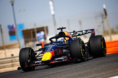 (3) Max Verstappen (NED) - Oracle Red Bull Racing - Red Bull RB22 - Red Bull Ford, Bahreyn, Bahreyn 'de düzenlenen 2026 FIA Formula 1 Dünya Şampiyonası' nın ilk sezon öncesi ilk resmi test oturumunda. Üç...
