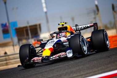 (30) Liam Lawson (NZL) - Sakhir 'deki Bahreyn Uluslararası Pisti' nde düzenlenen 2026 FIA Formula 1 Dünya Şampiyonası 'nın ilk resmi sezon öncesi oturumunda VCARB03 - Red Bull Ford,