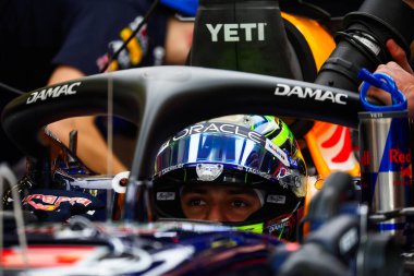 (6) Isack Hadjar (FRA) - Bahreyn, Bahreyn 'deki Bahreyn Uluslararası Pisti' nde düzenlenen 2026 FIA Formula 1 Dünya Şampiyonası 'nın ilk sezon öncesi resmi test oturumunda Oracle Red Bull Racing - Red Bull RB22 - Red Bull Ford. T