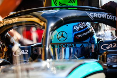 (63) - George Russell (GBR) - Mercedes-AMG PETRONAS F1 Takımı - Mercedes W17 - Mercedes E Performansı, Bahreyn Uluslararası Pisti 'nde düzenlenen 2026 FIA Formula 1 Dünya Şampiyonası' nın ilk sezon öncesi ilk resmi test oturumunda (Şubat 18)