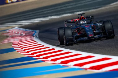 (27) Nico Hulkenberg (GER) - Audi Revolut F1 Team - Audi AR01 - Audi Audi, Bahreyn 'deki Bahreyn Uluslararası Pisti' nde düzenlenen 2026 FIA Formula 1 Dünya Şampiyonası 'nın ilk sezon öncesi ilk resmi test oturumunda yer aldı. Üç-da