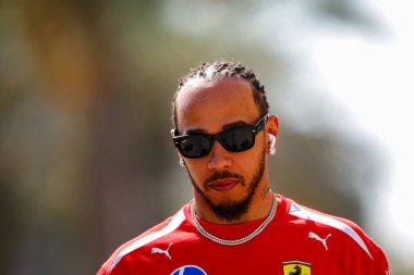 (44) Lewis Hamilton (GBR) - Scuderia Ferrari HP - Ferrari SF-26 - Ferrari, Sakhir, Bahreyn 'de düzenlenen 2026 FIA Formula 1 Dünya Şampiyonası' nın ilk sezon öncesi resmi test oturumunda Ferrari. Üç...
