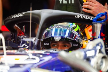 (6) Isack Hadjar (FRA) - Bahreyn, Bahreyn 'deki Bahreyn Uluslararası Pisti' nde düzenlenen 2026 FIA Formula 1 Dünya Şampiyonası 'nın ilk sezon öncesi resmi test oturumunda Oracle Red Bull Racing - Red Bull RB22 - Red Bull Ford. T