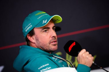 (14) Fernando Alonso (ESP) - Aston Martin Aramco F1 Team - Aston Martin AMR26 - Honda 2026 FIA Formula 1 Dünya Şampiyonası 'nın ilk resmi sezon öncesi oturumunda Bahreyn, Bahreyn Uluslararası Pisti' nde