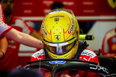(44) Lewis Hamilton (GBR) - Scuderia Ferrari HP - Ferrari SF-26 - Ferrari, Sakhir, Bahreyn 'de düzenlenen 2026 FIA Formula 1 Dünya Şampiyonası' nın ilk sezon öncesi resmi test oturumunda Ferrari. Üç...