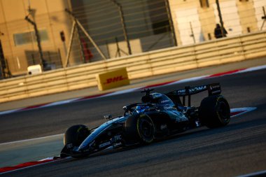 (63) - George Russell (GBR) - Mercedes-AMG PETRONAS F1 Takımı - Mercedes W17 - Mercedes E Performansı, Bahreyn Uluslararası Pisti 'nde düzenlenen 2026 FIA Formula 1 Dünya Şampiyonası' nın ilk sezon öncesi ilk resmi test oturumunda (Şubat 18)