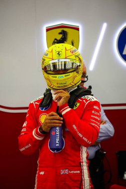 (44) Lewis Hamilton (GBR) - Scuderia Ferrari HP - Ferrari SF-26 - Ferrari, Sakhir, Bahreyn 'de düzenlenen 2026 FIA Formula 1 Dünya Şampiyonası' nın ilk sezon öncesi resmi test oturumunda Ferrari. Üç...