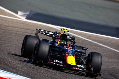 (6) Isack Hadjar (FRA) - Bahreyn, Bahreyn 'deki Bahreyn Uluslararası Pisti' nde düzenlenen 2026 FIA Formula 1 Dünya Şampiyonası 'nın ilk sezon öncesi resmi test oturumunda Oracle Red Bull Racing - Red Bull RB22 - Red Bull Ford. T