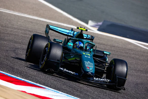 (14) Fernando Alonso (ESP) - Aston Martin Aramco F1 Team - Aston Martin AMR26 - Honda 2026 FIA Formula 1 Dünya Şampiyonası 'nın ilk resmi sezon öncesi oturumunda Bahreyn, Bahreyn Uluslararası Pisti' nde