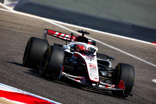 (31) Esteban Ocon (FRA) - TGR Haas F1 Team - Haas VF-26 - Ferrari, Bahreyn, Bahreyn 'de düzenlenen 2026 FIA Formula 1 Dünya Şampiyonası' nın ilk sezon öncesi resmi test oturumunda. Üç gün sonra.