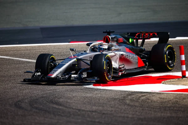 (27) Nico Hulkenberg (GER) - Audi Revolut F1 Team - Audi AR01 - Audi Audi, Bahreyn 'deki Bahreyn Uluslararası Pisti' nde düzenlenen 2026 FIA Formula 1 Dünya Şampiyonası 'nın ilk sezon öncesi ilk resmi test oturumunda yer aldı. Üç-da
