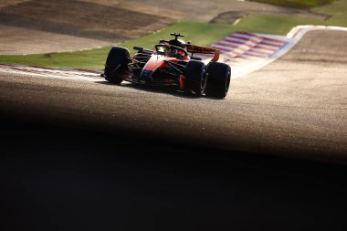(81) Oscar Piastri (AUS) - McLaren Mastercard F1 Team - McLaren MCL40 - Mercedes, Bahreyn, Bahreyn Uluslararası Pisti 'nde düzenlenen 2026 FIA Formula 1 Dünya Şampiyonası' nın ilk sezon öncesi resmi test oturumunda (19 Şubat)