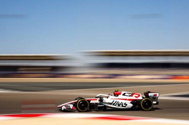 (87) Oliver Bearman (GBR) - Bahreyn, Bahreyn 'deki Bahreyn Uluslararası Pisti' nde düzenlenen 2026 FIA Formula 1 Dünya Şampiyonası 'nın ilk sezon öncesi resmi test oturumunun olduğu gün (19 Şubat) TGR Haas F1 Team. F 'den üç günlük test oturumu
