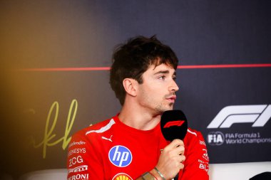 (16) Charles Leclerc (MON) - Scuderia Ferrari HP - Ferrari SF-26 - Ferrari, Bahreyn 'deki Bahreyn Uluslararası Pisti' nde düzenlenen 2026 FIA Formula 1 Dünya Şampiyonası 'nın ilk sezon öncesi resmi test oturumunda Ferrari. Şey...