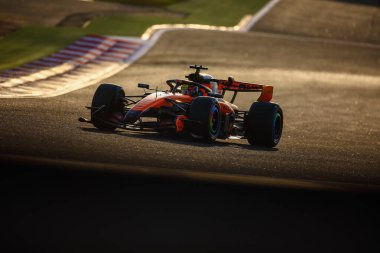(81) Oscar Piastri (AUS) - McLaren Mastercard F1 Team - McLaren MCL40 - Mercedes, Bahreyn, Bahreyn Uluslararası Pisti 'nde düzenlenen 2026 FIA Formula 1 Dünya Şampiyonası' nın ilk sezon öncesi resmi test oturumunda (19 Şubat)
