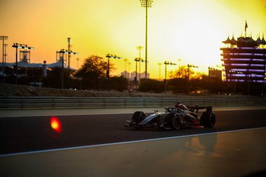(27) Nico Hulkenberg (GER) - Audi Revolut F1 Team - Audi AR01 - Audi, Bahreyn 'deki Bahreyn Uluslararası Pisti' nde düzenlenen 2026 FIA Formula 1 Dünya Şampiyonası 'nın ilk sezon öncesi resmi test oturumunun olduğu gün (19 Şubat). Üç.