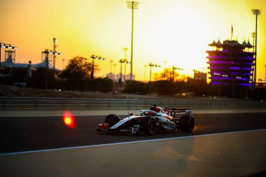 (31) Esteban Ocon (FRA) - TGR Haas F1 Team - Haas VF-26 - Ferrari, Bahreyn, Bahreyn 'de düzenlenen 2026 FIA Formula 1 Dünya Şampiyonası' nın ilk sezon öncesi resmi test oturumunda. Üç-da