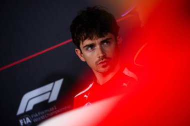 (16) Charles Leclerc (MON) - Scuderia Ferrari HP - Ferrari SF-26 - Ferrari, Bahreyn 'deki Bahreyn Uluslararası Pisti' nde düzenlenen 2026 FIA Formula 1 Dünya Şampiyonası 'nın ilk sezon öncesi resmi test oturumunda Ferrari. Şey...