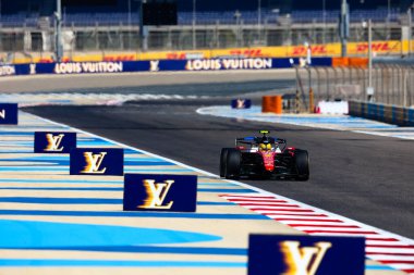 (44) Lewis Hamilton (GBR) - Scuderia Ferrari HP - Ferrari SF-26 - Ferrari, Bahreyn 'deki Bahreyn Uluslararası Pisti' nde düzenlenen 2026 FIA Formula 1 Dünya Şampiyonası 'nın ilk sezon öncesi resmi test oturumunda Ferrari. Şey...