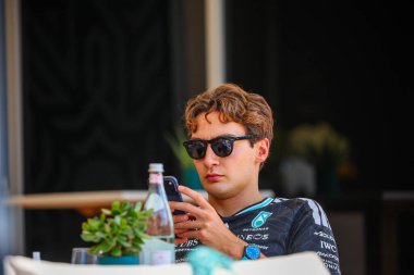 (63) - George Russell (GBR) - Mercedes-AMG PETRONAS F1 Takımı - Mercedes W17 - Mercedes E Performansı, Bahreyn Uluslararası Pisti 'nde düzenlenen 2026 FIA Formula 1 Dünya Şampiyonası' nın ilk sezon öncesi ilk resmi test oturumunda (20 Şubat)