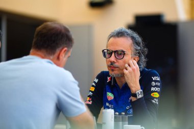Laurent Mekies (FRA) - Bahreyn, Bahreyn 'deki Bahreyn Uluslararası Pisti' nde düzenlenen 2026 FIA Formula 1 Dünya Şampiyonası 'nın ilk sezon öncesi resmi test oturumunun 6 Şubat günü Oracle Red Bull Racing Team Principal. Üç günlük ilişkiler.