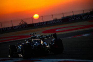 (63) - George Russell (GBR) - Mercedes-AMG PETRONAS F1 Takımı - Mercedes W17 - Mercedes E Performansı, Bahreyn Uluslararası Pisti 'nde düzenlenen 2026 FIA Formula 1 Dünya Şampiyonası' nın ilk sezon öncesi ilk resmi test oturumunda (20 Şubat)