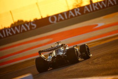 (63) - George Russell (GBR) - Mercedes-AMG PETRONAS F1 Takımı - Mercedes W17 - Mercedes E Performansı, Bahreyn Uluslararası Pisti 'nde düzenlenen 2026 FIA Formula 1 Dünya Şampiyonası' nın ilk sezon öncesi ilk resmi test oturumunda (20 Şubat)