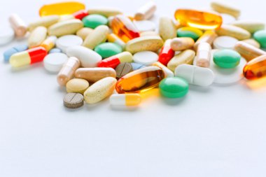 Vitaminler, omega 3, balık yağı, diyet ek ve tabletler