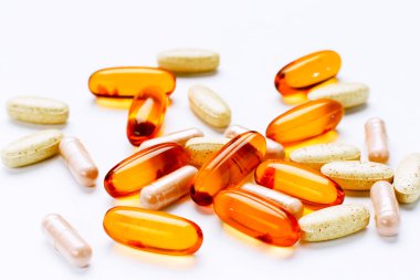Biyolojik katkı maddeleri gıda, vitaminler, kapsüller bir omega 3 balık yağı ile