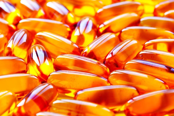 Biológiai adalékok élelmiszer, vitaminok, egy omega-3 a tőkehal máj olaj kapszula — Stock Fotó