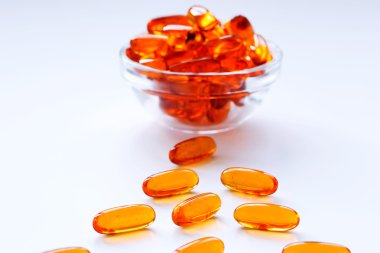 Biyolojik katkı maddeleri gıda, vitaminler, kapsüller bir omega 3 balık yağı ile