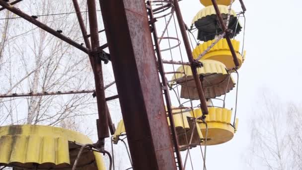 Roda Gigante Amarela Parque Diversões Abandonado Pripyat Zona Exclusão Chernobyl — Vídeo de Stock