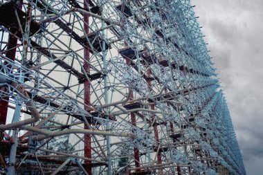 Çernobil Yasaklama Bölgesi, Ukrayna 2020. Duga radarı, Sovyet füze savunma erken uyarı radar ağının bir parçası olarak kullanılan bir Sovyet OTH radar sistemiydi..