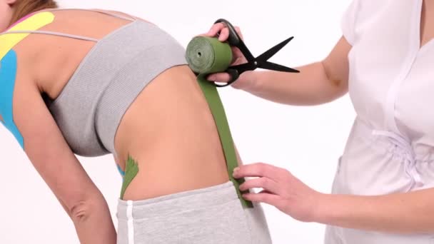 Kinesiologist Measures Length Tapes Neck Female Patient Recovery Athlete Injury — Stock Video