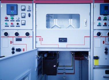 Endüstriyel elektrik dağıtım trafo merkezi.