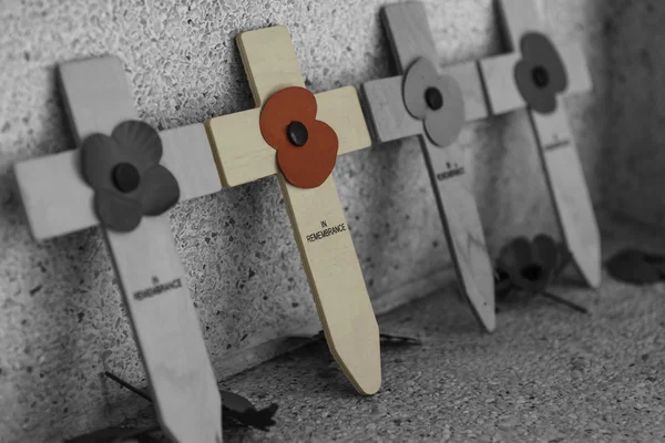Poppy cross for remembrance day — Stock Photo, Image