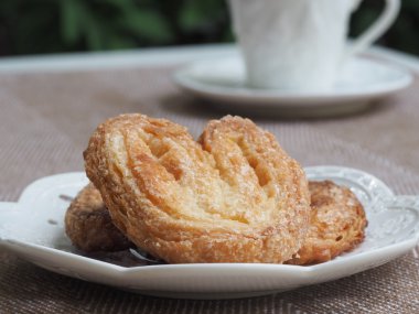 Taze ev yapımı heva (fil kulak kurabiye)