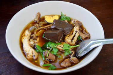 Çin rulo şehriye çorbası