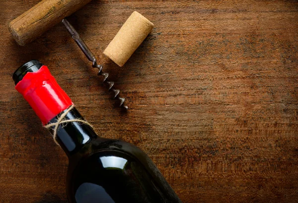 Бутылка вина и копировальное пространство — стоковое фото