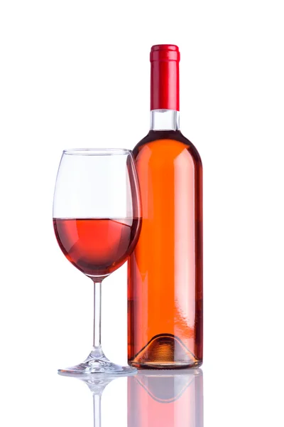 Flaska och glas Rose vin på vit bakgrund — Stockfoto